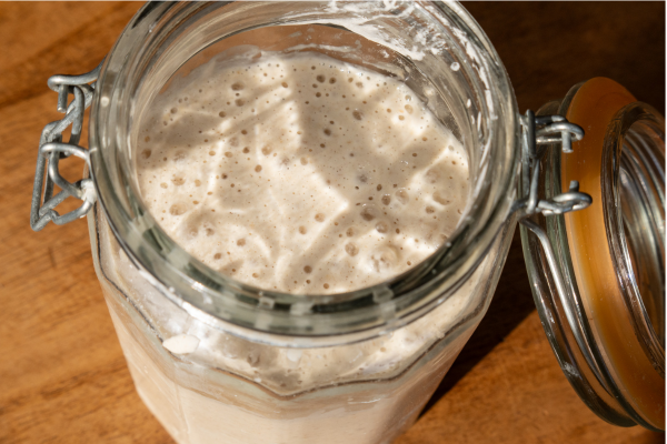 Como usar farinha de mandioca fermentada na panificação com levain
